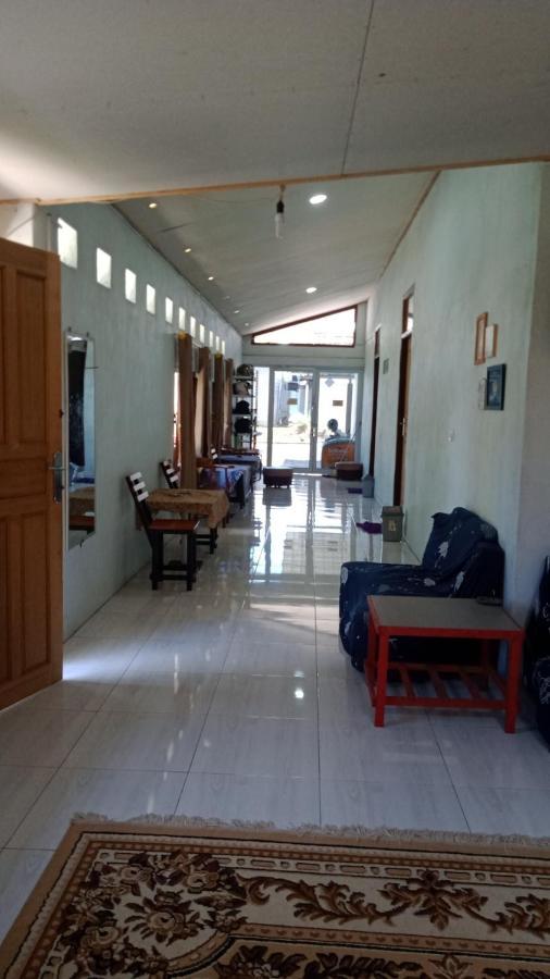 Апартаменты Belitung Backpacker Танджунгпандан Экстерьер фото