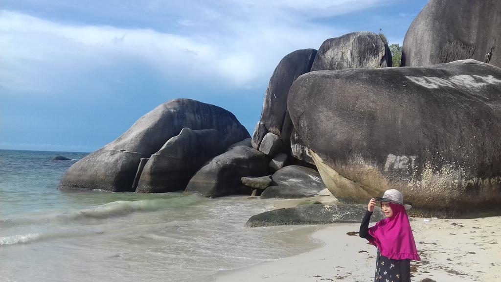 Апартаменты Belitung Backpacker Танджунгпандан Экстерьер фото