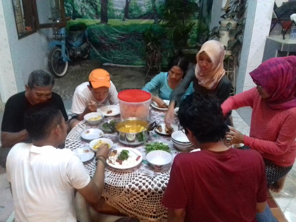 Апартаменты Belitung Backpacker Танджунгпандан Экстерьер фото