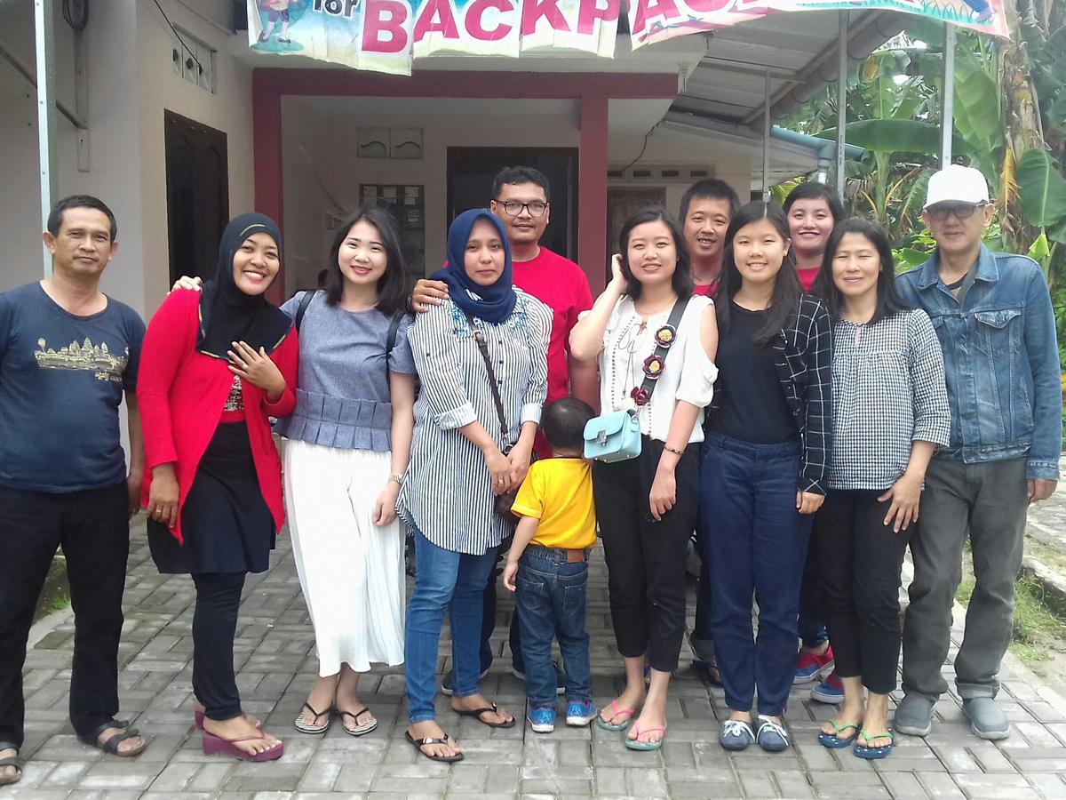Апартаменты Belitung Backpacker Танджунгпандан Экстерьер фото