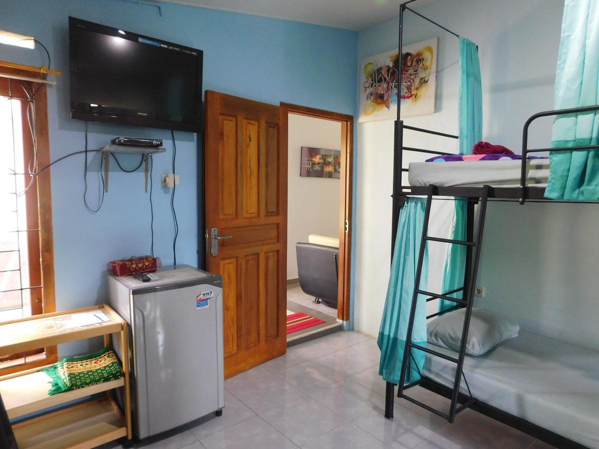 Апартаменты Belitung Backpacker Танджунгпандан Экстерьер фото