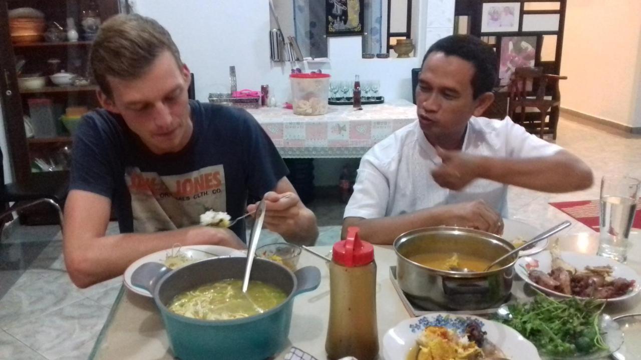 Апартаменты Belitung Backpacker Танджунгпандан Экстерьер фото